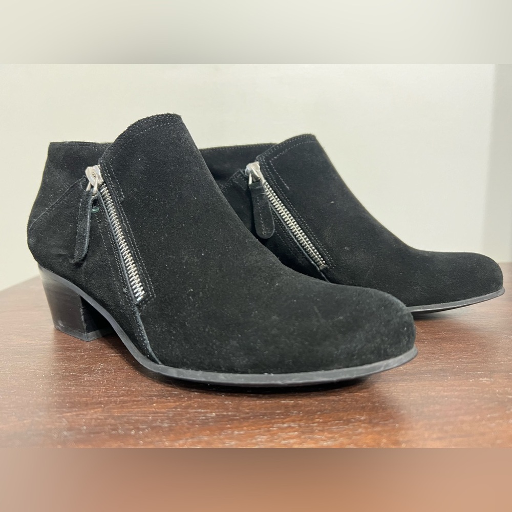 Vaneli Beatriz Black Suede Boots Women's Size 7.5
